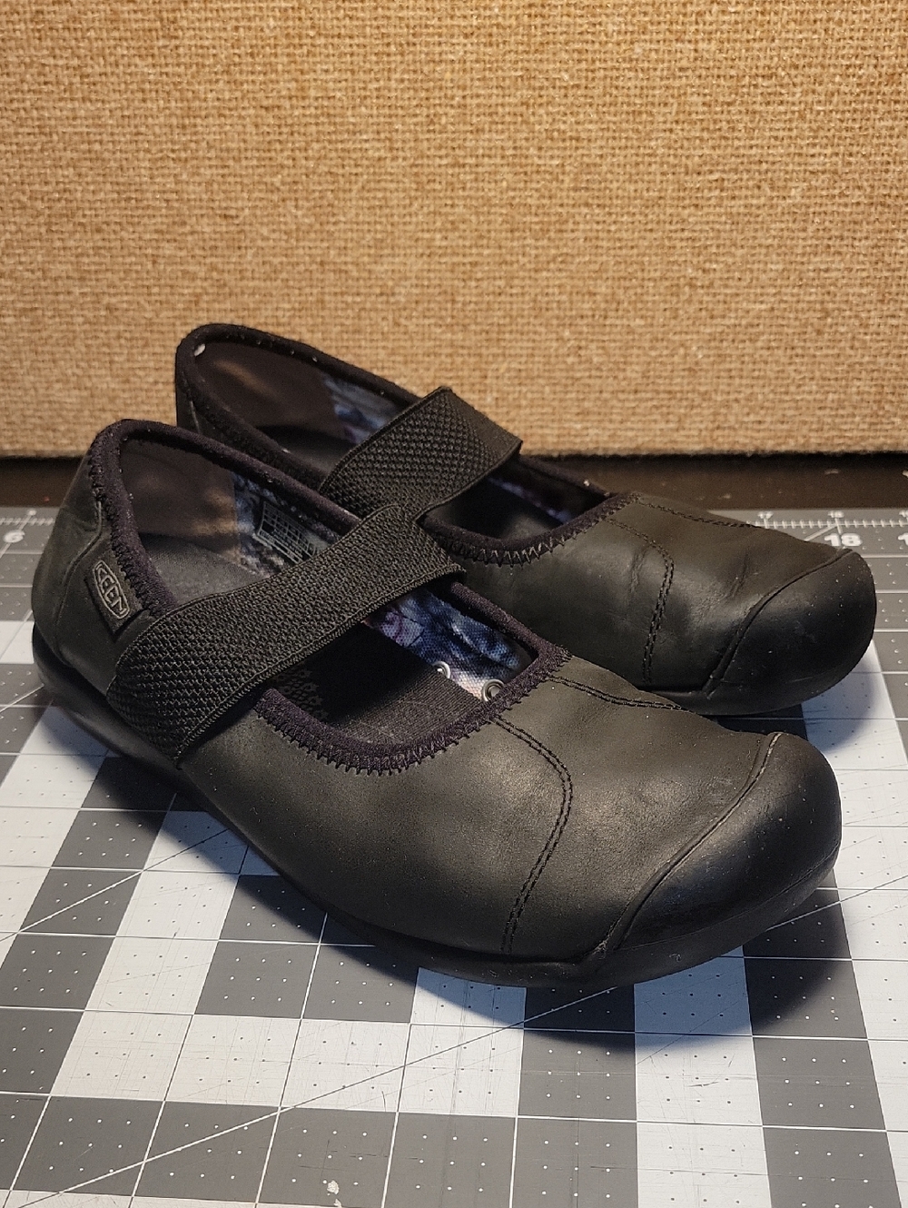 Keen Black Slip-On Mary Jane Shoes with Elastic Strap Woman Size 7.5